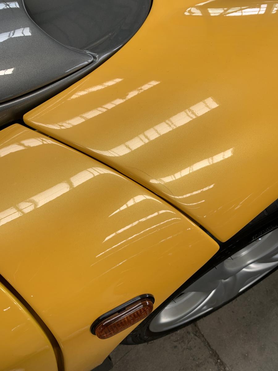 Детали экстерьера Renault Sport Spider 1996 года  (фото 9 из 22)